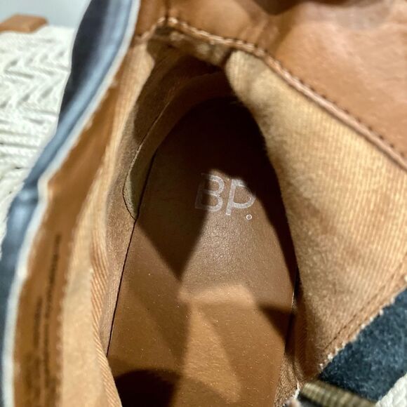 BP Lance Leather Block Heel Bootie - Picture 4 of 16